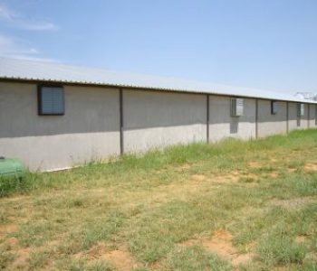 Weaner-and-Farrowing-Houses-at-Willem-De-Chavonnes-Vrugt-4-400×284